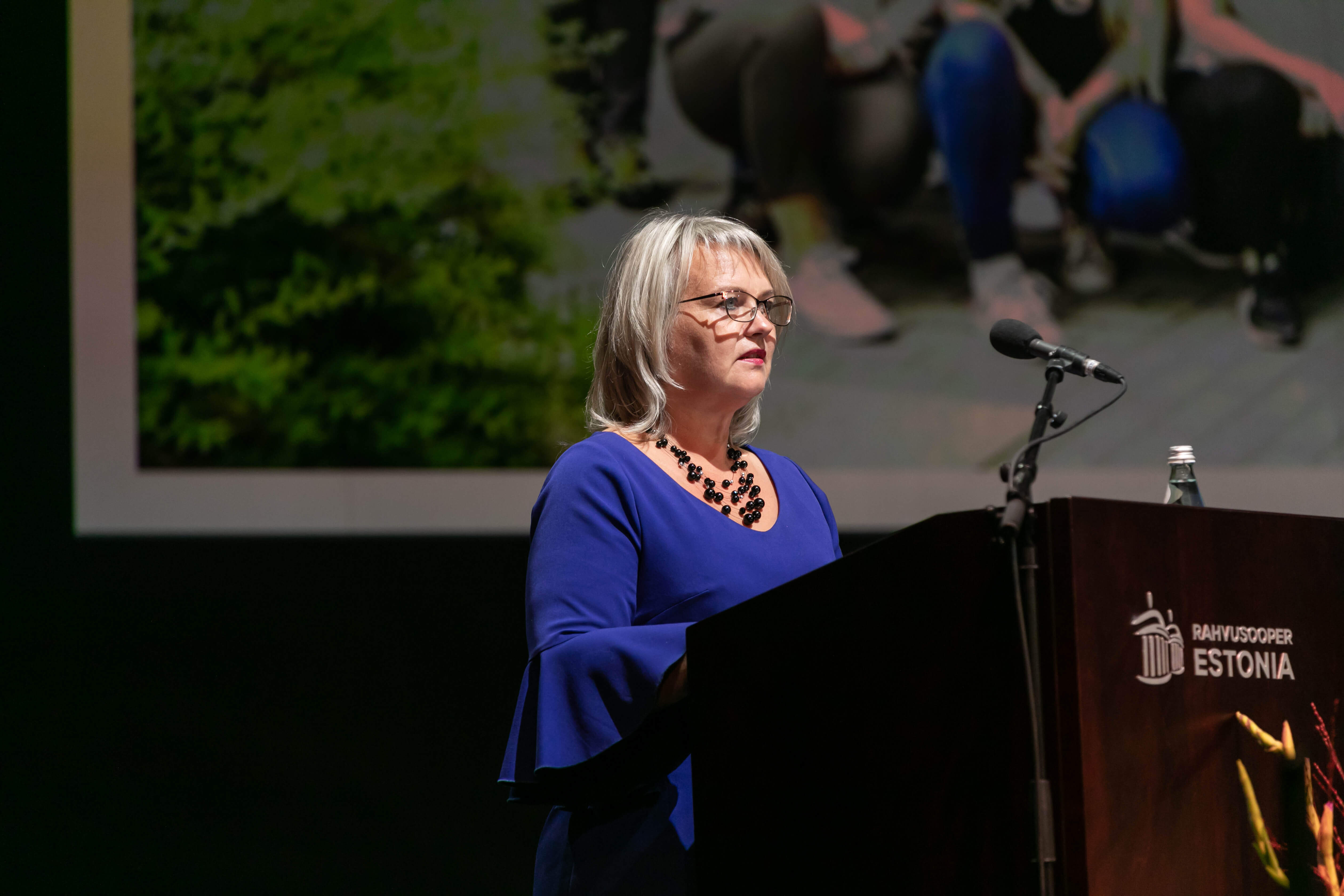 Sharing the history of early childhood education during the restoration of independence at the Teachers' Conference organized by the Office of the President.